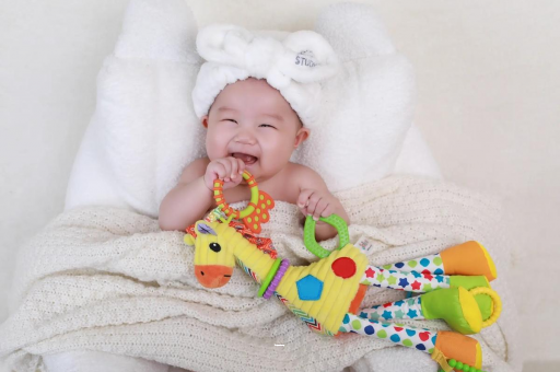 嘉峪关三个月宝宝正确抱姿 嘉峪关三个月宝宝正确抱姿